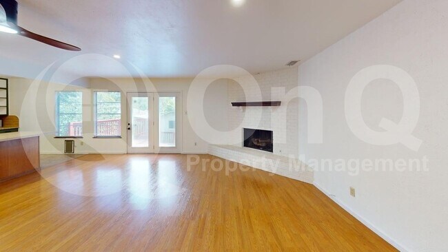 Building Photo - 4717 Staples Ave