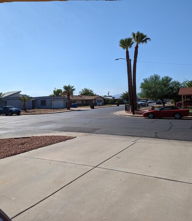 Building Photo - 306 E Ludlow Dr