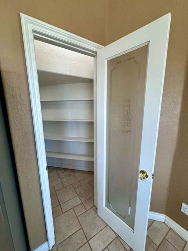 Building Photo - COMING SOON! Large Murrieta home available for LEASE!