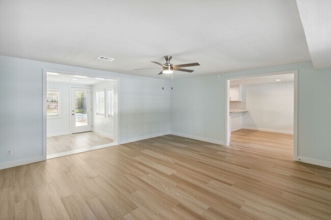 Building Photo - Small Duplex on Amelia Island