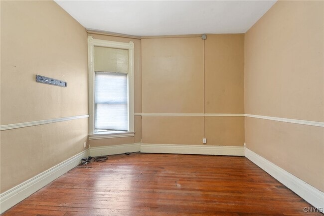 Building Photo - 319-25 N Salina St