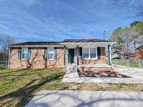 Building Photo - Pet Friendly Three Bedroom!