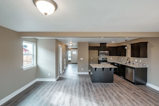 Building Photo - 270-272 Gwinn Street E