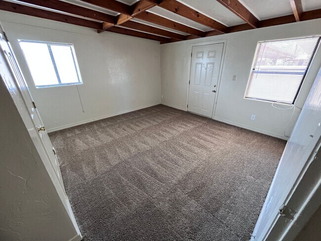 Building Photo - Central- 3 bedroom/ 2 bathroom house
