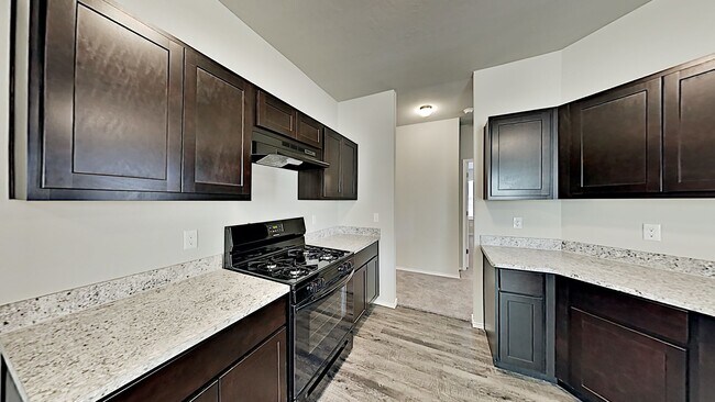 Building Photo - Beautiful 3 Bedroom 2 Bath Home in Shawnee