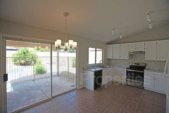 Building Photo - 7816 W Ocotillo Rd