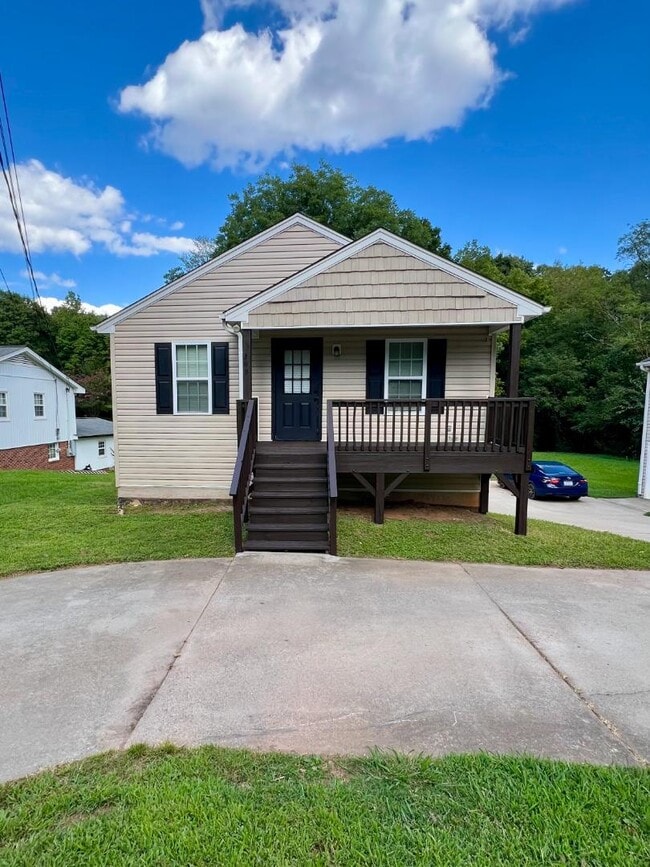 Primary Photo - 209 Turner St