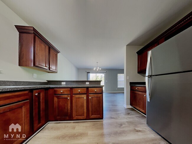 Building Photo - 1910 Sunset Village Dr