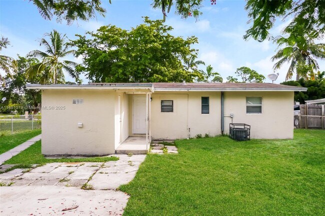 Building Photo - 1501 NW 16th Ln