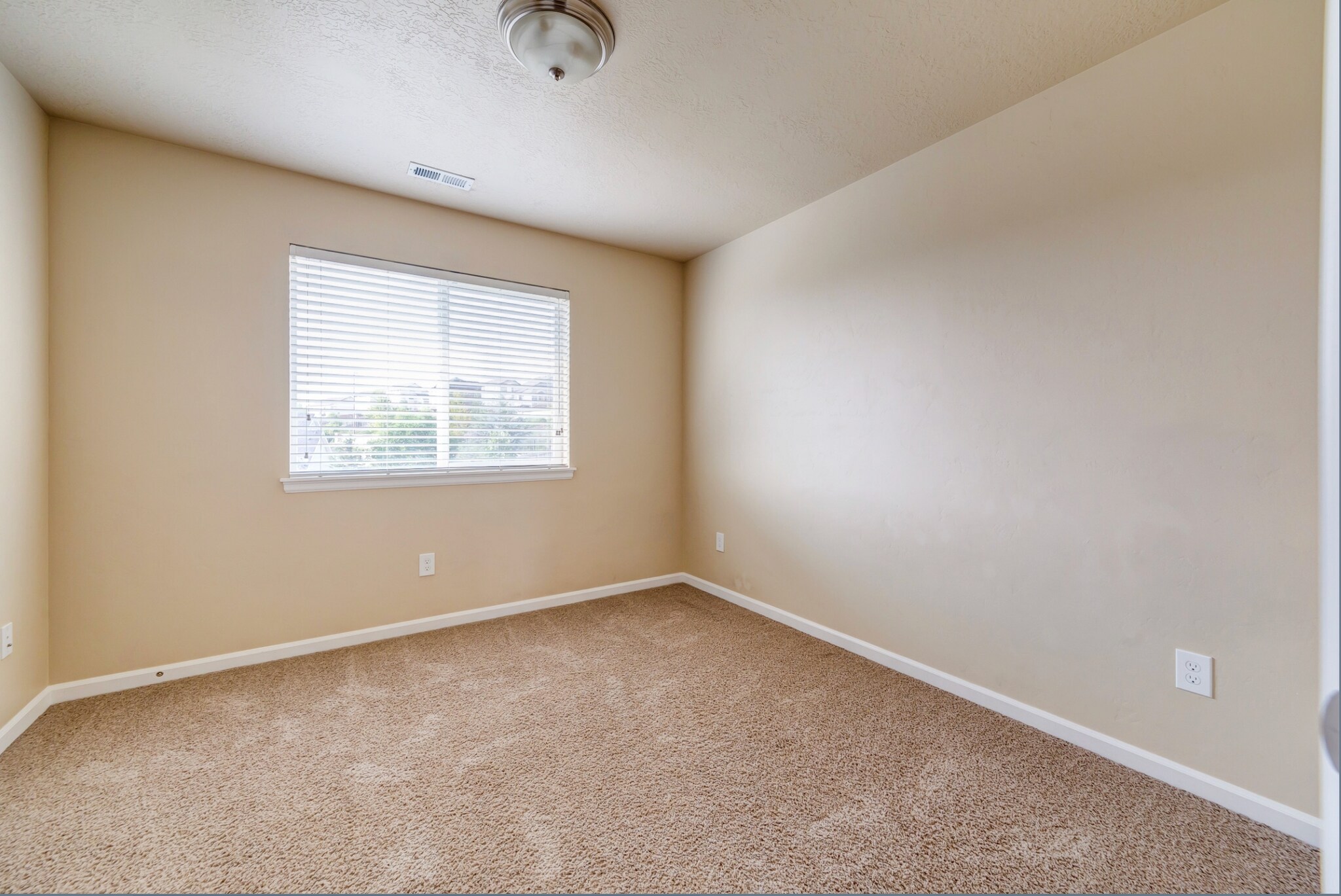Building Photo - 4299 N Cresthaven Ln