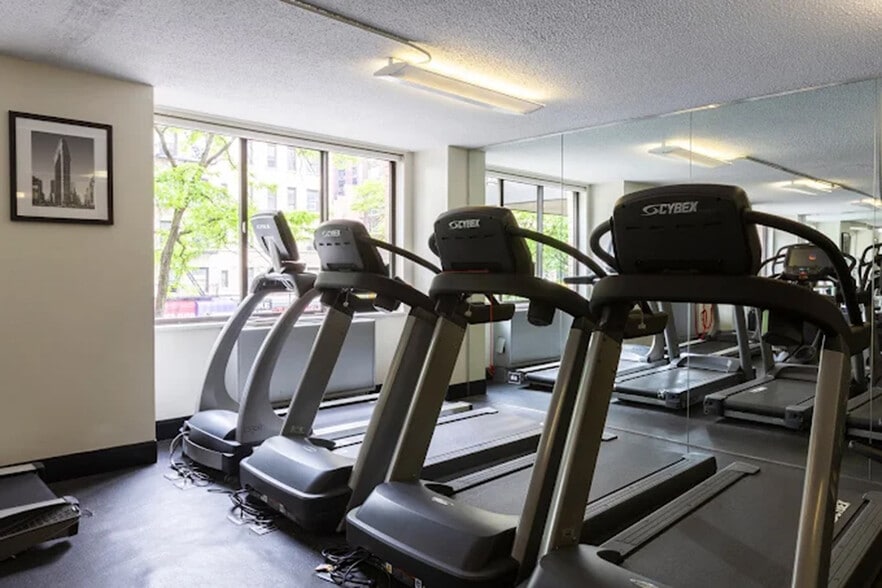 Building Photo - 150 Lawrence St