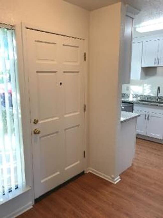 Building Photo - Spacious 2 story 4 bed. 2 bath condo