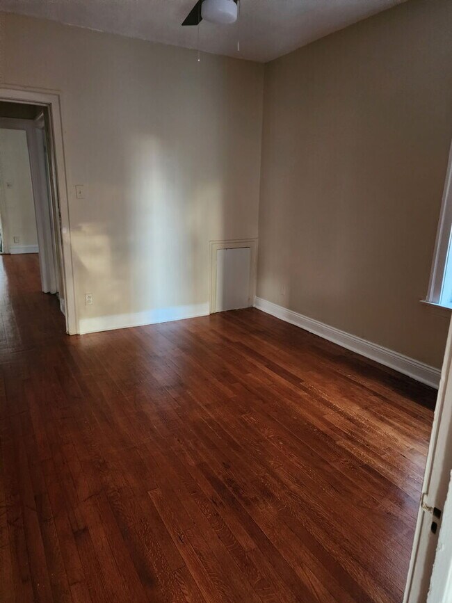 Building Photo - 8841 S Blackstone Ave