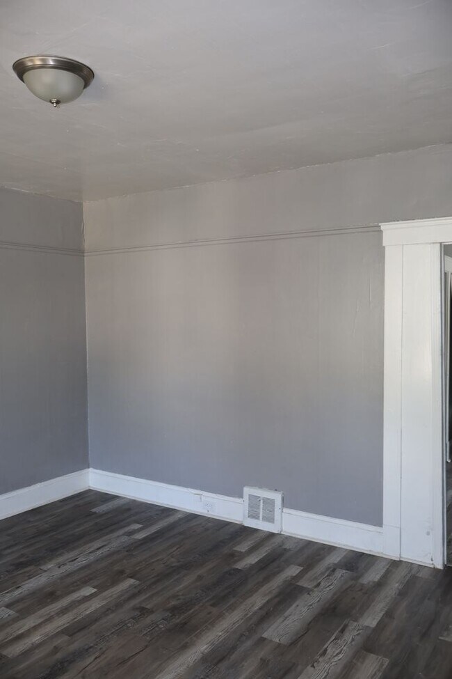 Building Photo - 6812 Whitney Ave