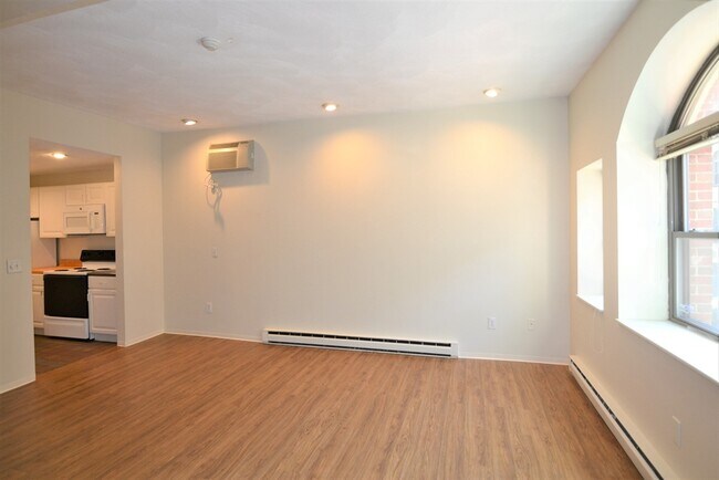 Building Photo - 67 St Germain St
