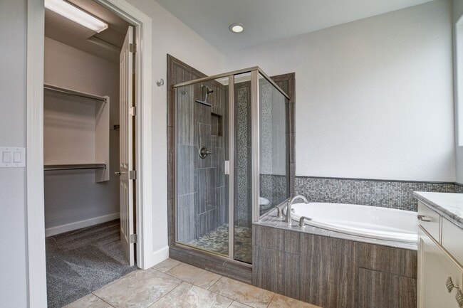 Building Photo - Well Appointed Home for Rent in Astoria!