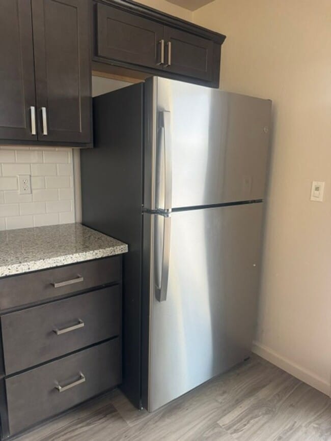 Building Photo - 2395 Oakmont Cir
