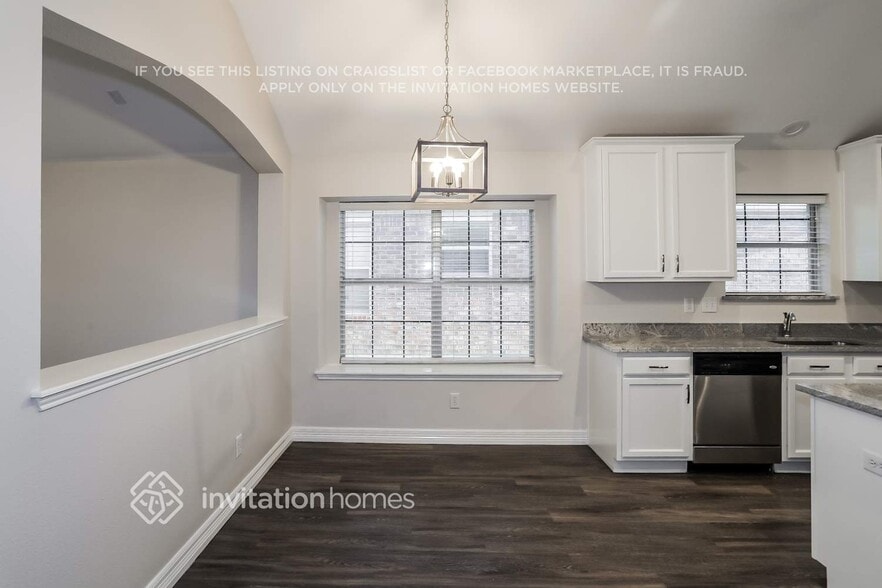 Building Photo - 9001 Heartwood Dr