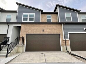 Building Photo - 3740 W