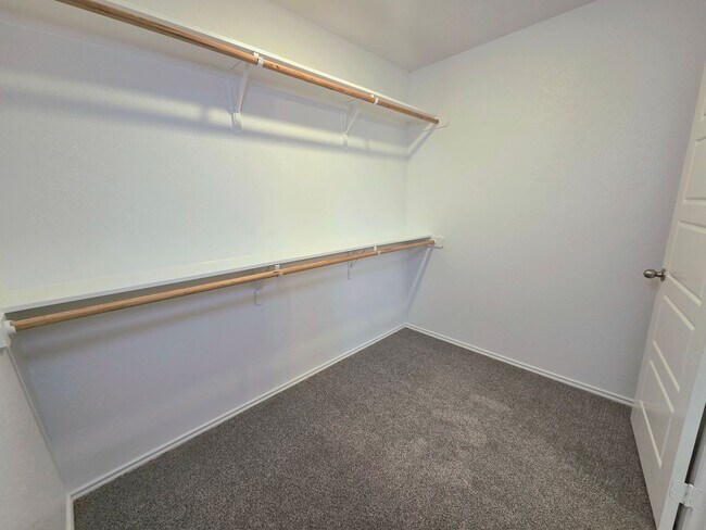 Building Photo - AVAILABLE NOW (SECTION 8 ACCEPTED)