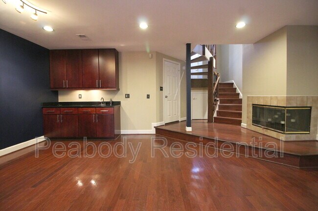 Building Photo - 8027 Merry Oaks Ct