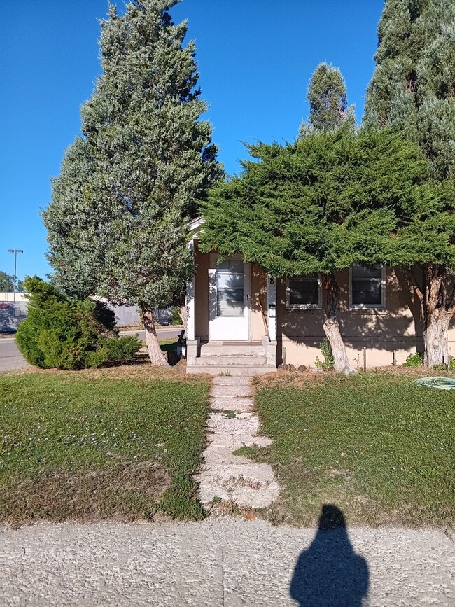 Building Photo - 1698 N Garfield Ave