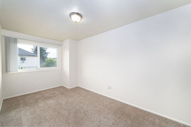 Building Photo - 1 bedroom available now!! Mid town!