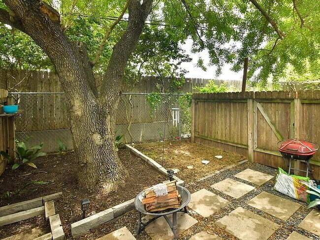 Building Photo - Updated North Austin Townhome with Exceptional Outdoor Space