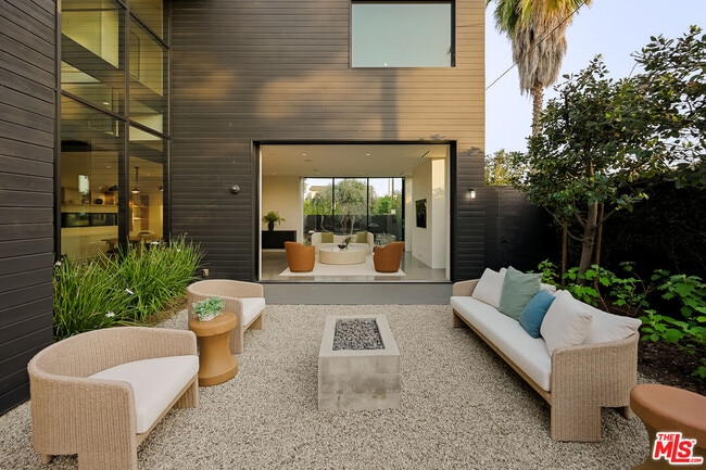 Building Photo - 901 Flower Ave