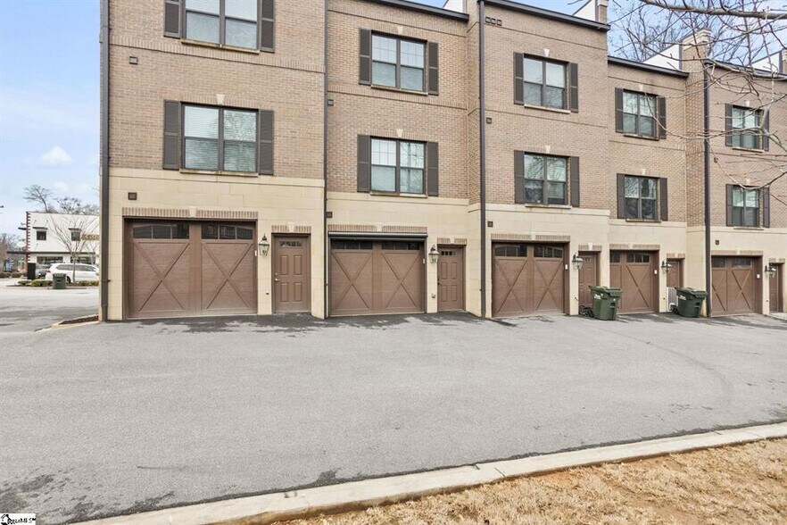 Building Photo - 1505 E North St