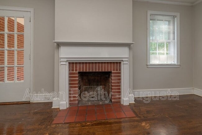 Building Photo - 2207 Montclair St