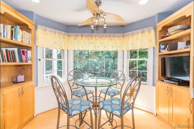 Building Photo - 12005 Sunrise Rd