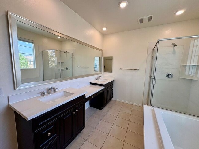 Building Photo - 3244 E Yellowstone Dr