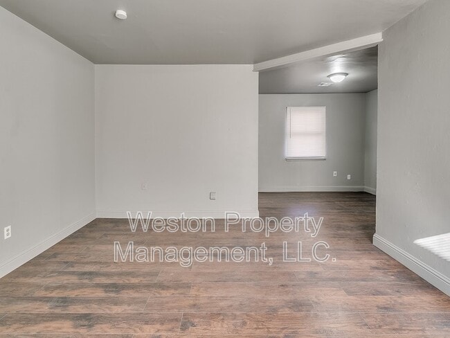 Building Photo - 2101 Westchester Dr