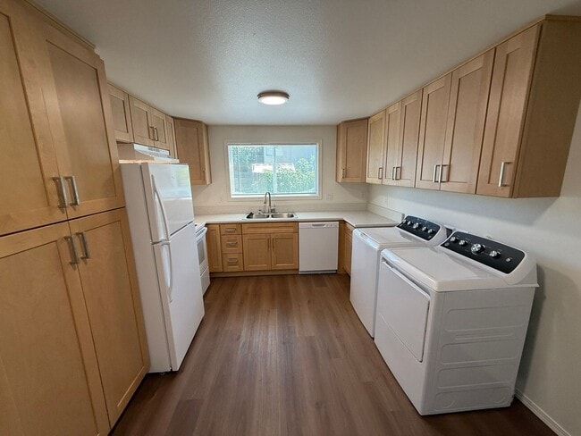 Building Photo - 1505 NW Highland Dr
