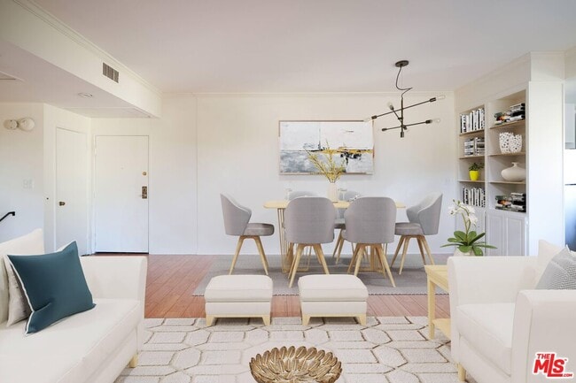 Building Photo - 832 Palm Ave