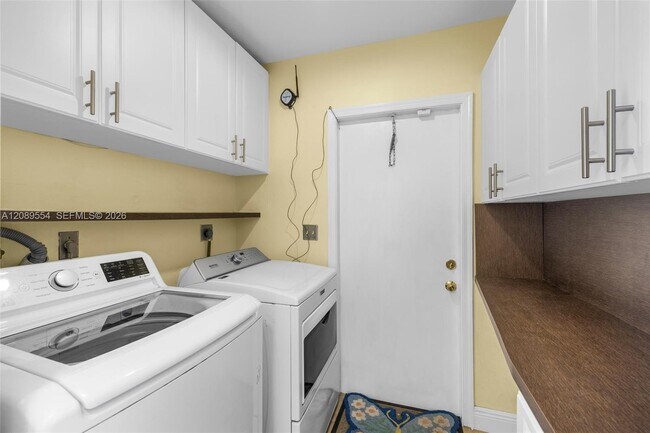Building Photo - 7700 NW 11th Pl