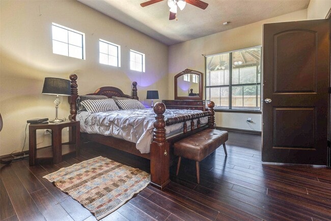 Building Photo - 940 Oak Lynn Dr