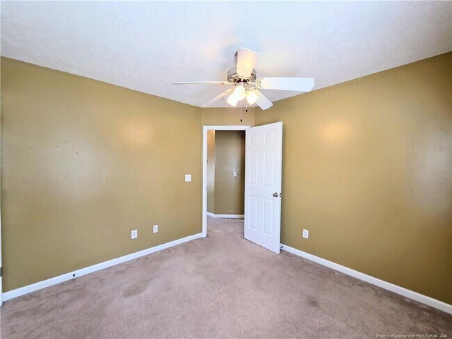 Building Photo - 1612 Middle Creek Cir