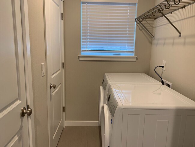 Building Photo - COMING SOON END OF FEB Salmon Creek Legacy Estates....  Front yard care provided - EZ 1/5 & 205 a...