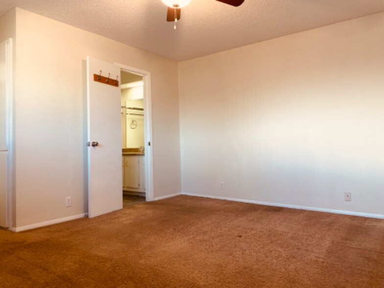 Building Photo - 9613 Hefner Village Blvd