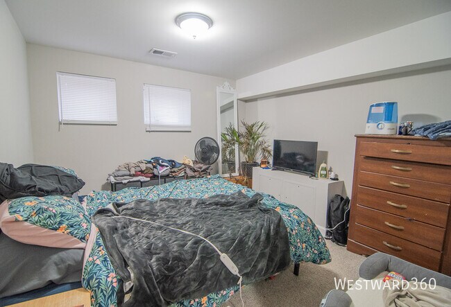 Building Photo - 3656 W Eddy-1