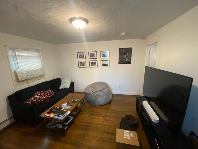 Building Photo - 27 5th St