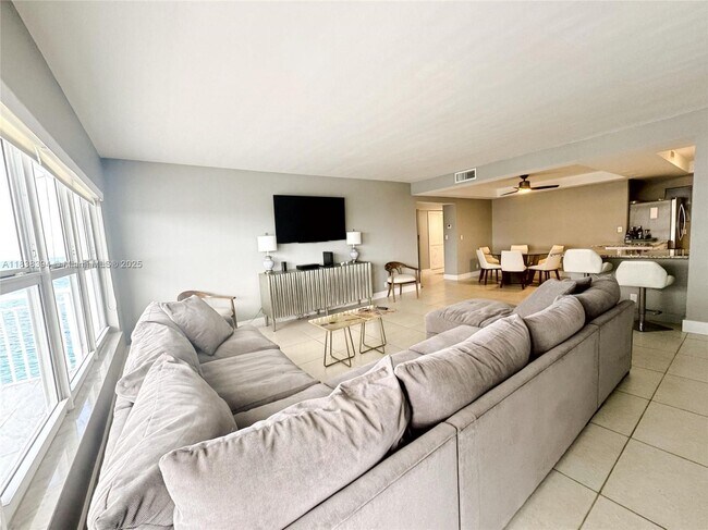 Building Photo - 3850 Galt Ocean Dr