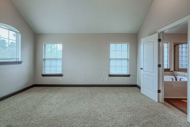 Building Photo - 42 Rocky Point Ct