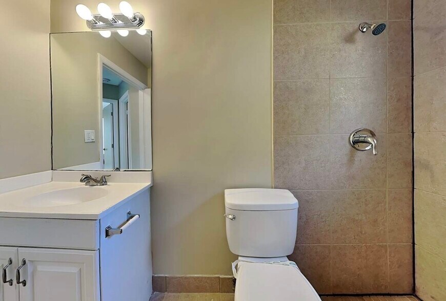 Building Photo - 2715 Taylor St