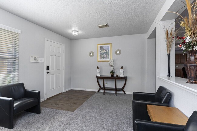 Building Photo - 29326 Legends Green Dr