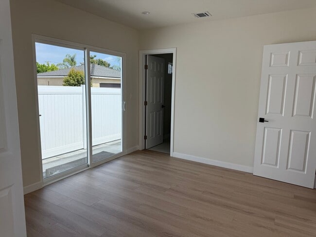 Building Photo - Stunning Fully Renovated Home in Prime Bur...