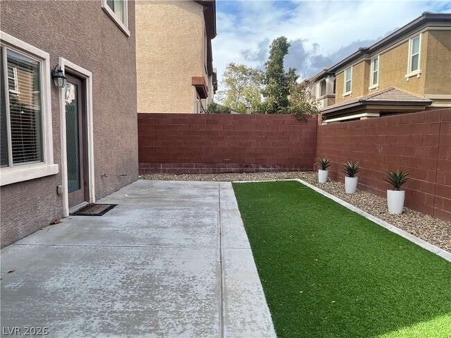 Building Photo - 5530 Spiceberry Dr