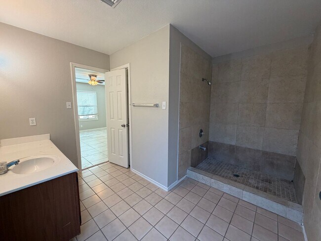 Building Photo - OPEN 3 BR W/ MASTER DOWN*STAINLESS STEEL APPLIANCES*FIREPLACE IN LIVING*TILED SHOWER*WALK-IN CLOS...